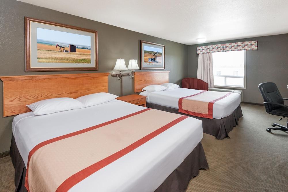 Super 8 By Wyndham Three Hills Ab Hotel Екстериор снимка